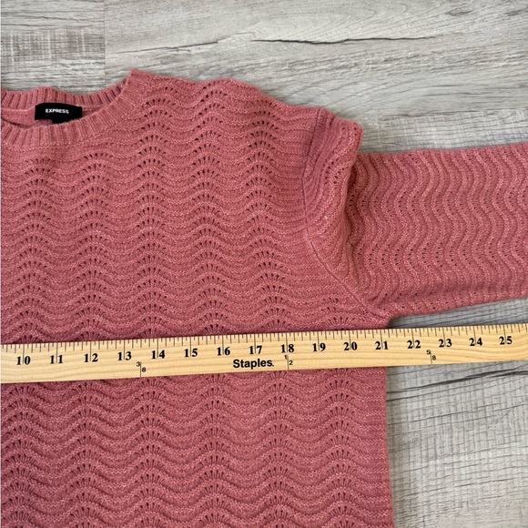 Express Women’s Rose Pink Knit Sweater Long Sleeve Textured Pullover Size Small - Picture 4 of 5
